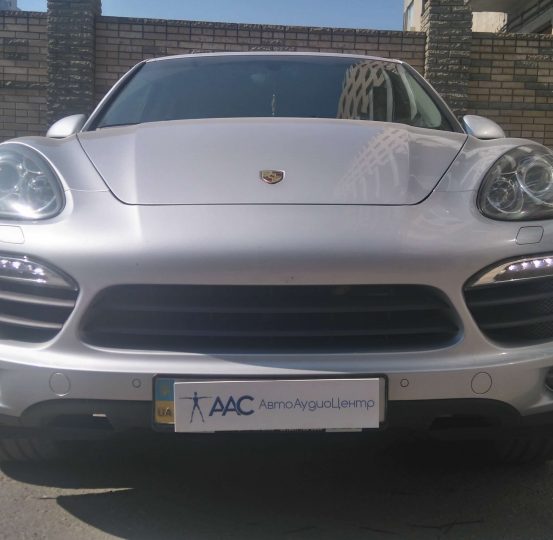 porsche-cayenne-2013-ustanovka-sistemy-kontrolya-slepyx-zon