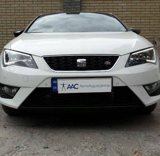 seat-leon-fr-2016-ustanovka-oxrannogo-kompleksa-na-baze-pandora-5000-new-5100-2