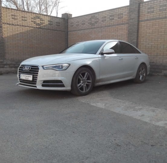 audi-a6-s-line-2016-ustanovka-kamery-zadnego-vida-1