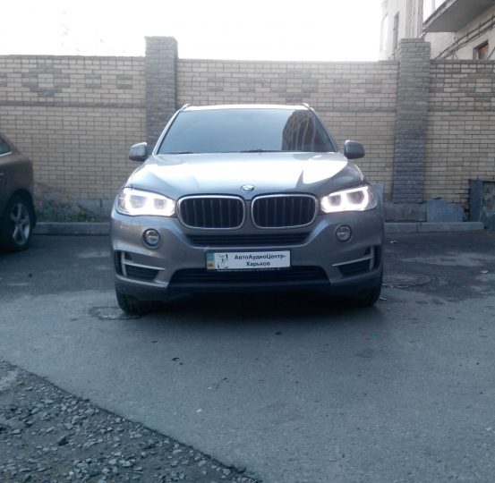 bmw-x5-f15-2016-ustanovka-oxrannogo-kompleksa-na-baze-pandora-3910