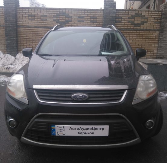 ford-kuga-ustanovka-akustiki-avtomagnitoly-shumoizolyaciya-dverej