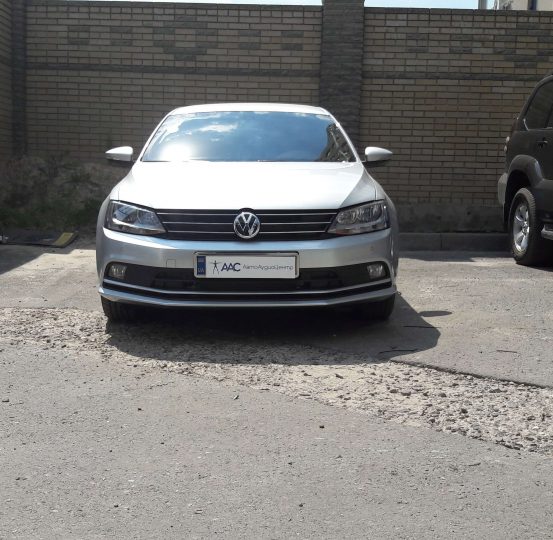 vw-jetta-2016-ustanovka-oxrannogo-kompleksa-na-baze-pandora-3970-pro