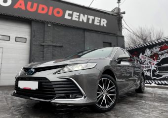 Поклейка антигравийной пленки в Харькове на Toyota Camry 70