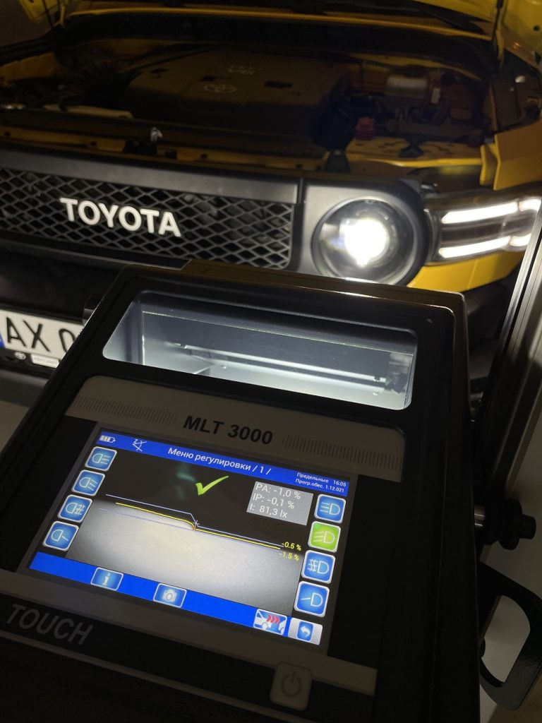 Прилад перевірки та регулювання світла фар MLT 3000